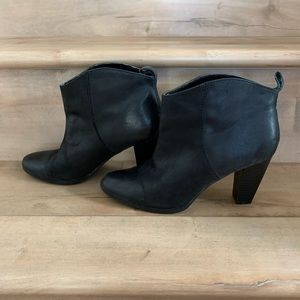 Gap Black Boots.  Good Condition.